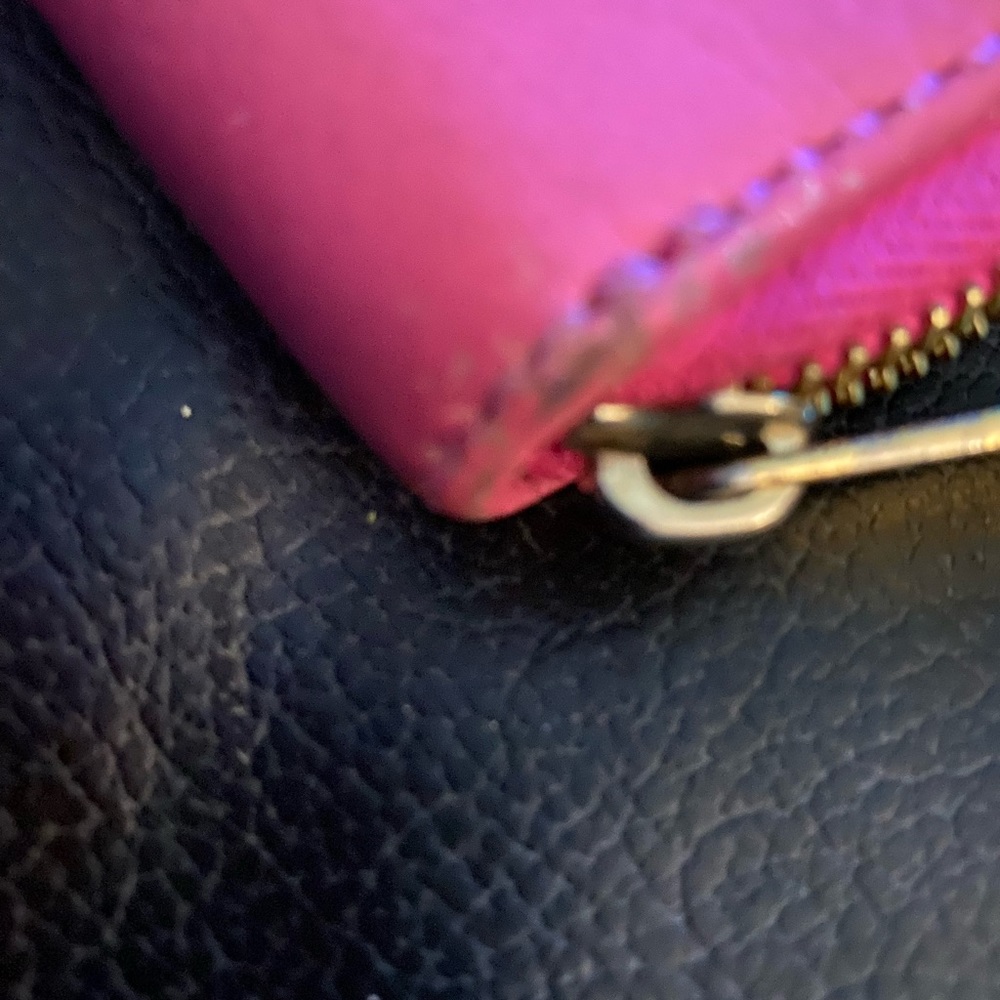 Michael Kors large pink wallet beautiful slight wear on corners - Picture 8 of 9